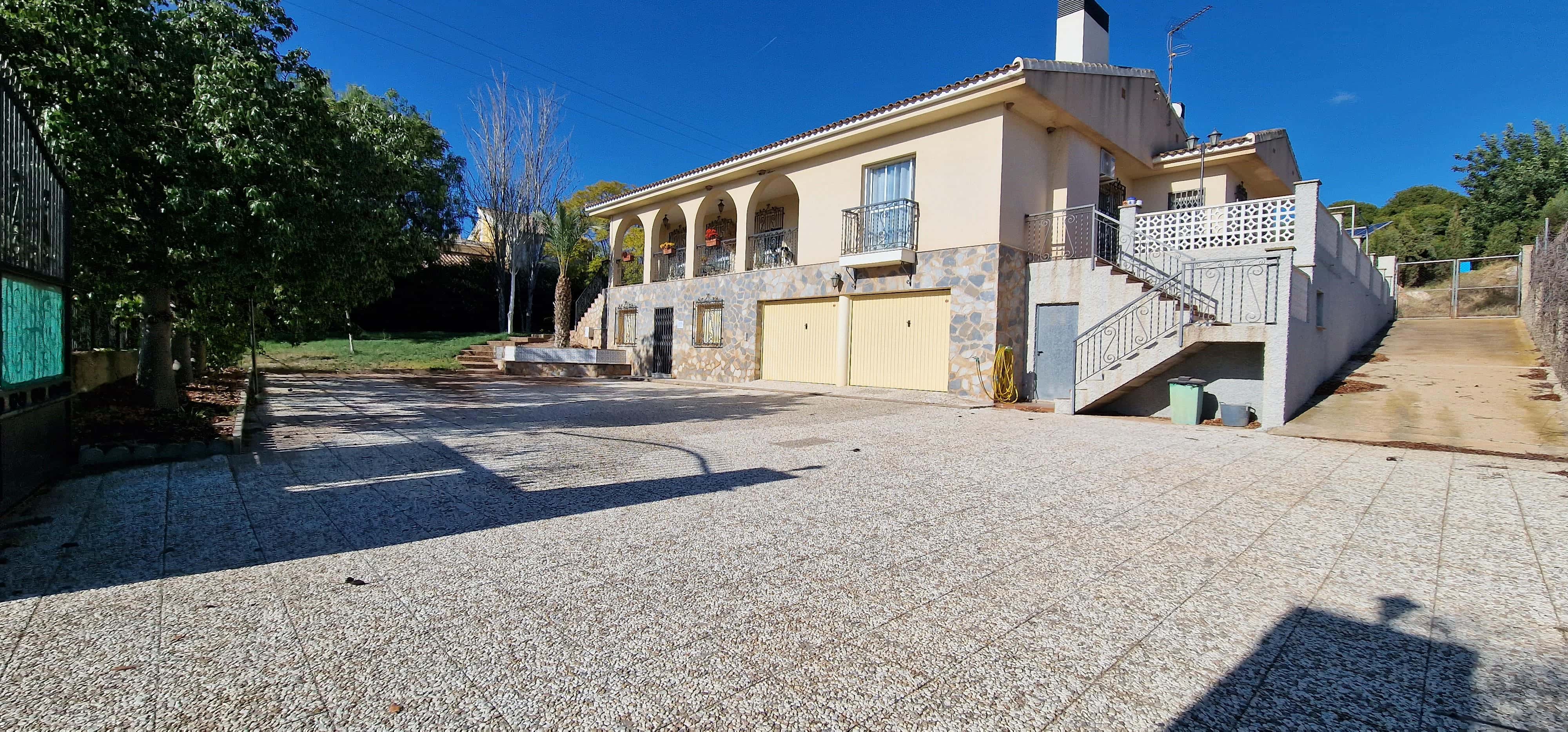 Venta de Chalet en La Urbanización La Charca - imagen 2