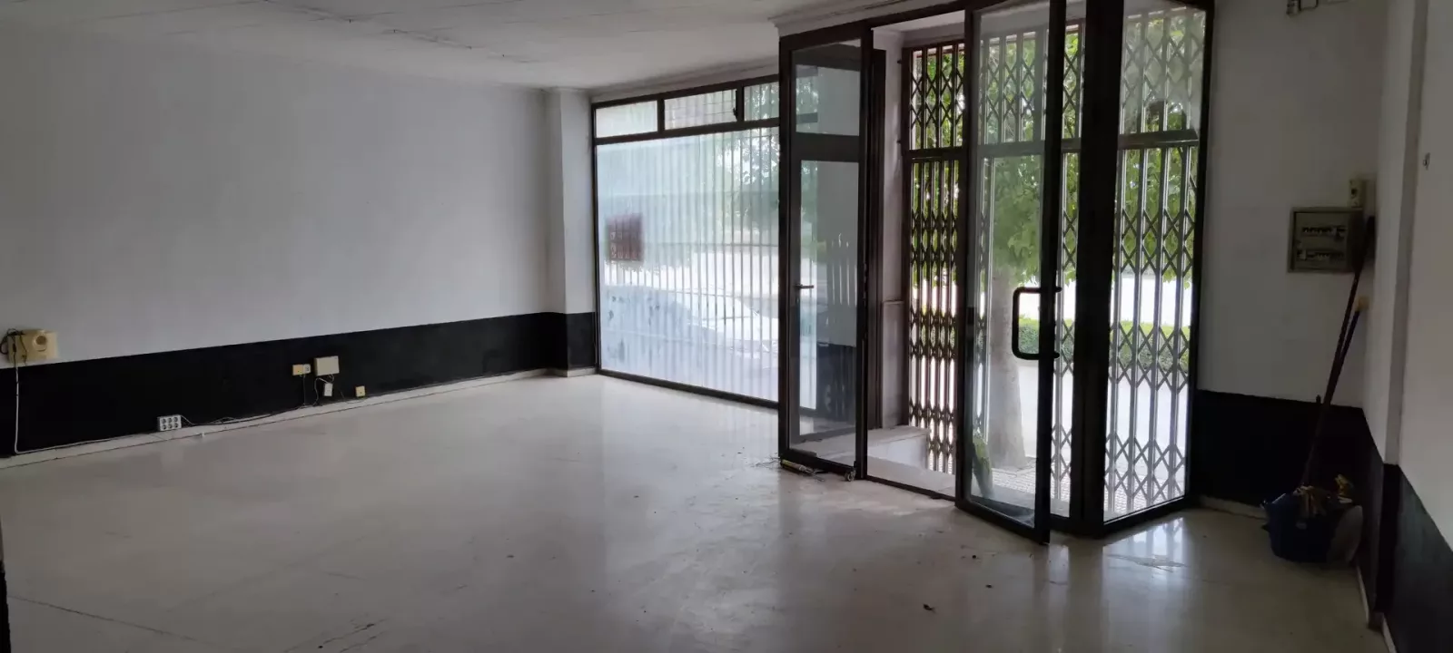 Venta Local Comercial en Avda. Juan Carlos I - imagen 8